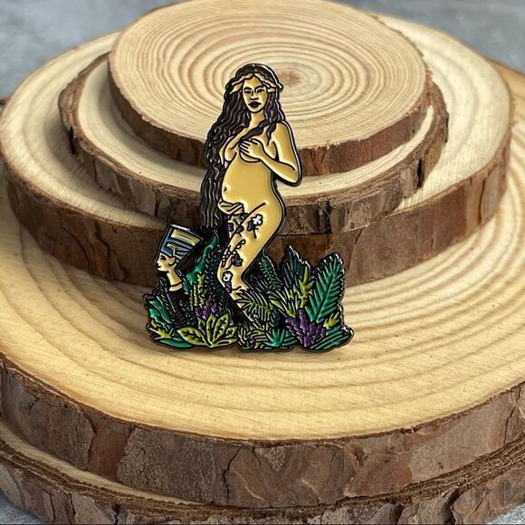 Pregnant Goddess Enamel Pin/ Brooch Lapel - Picture 2 of 6